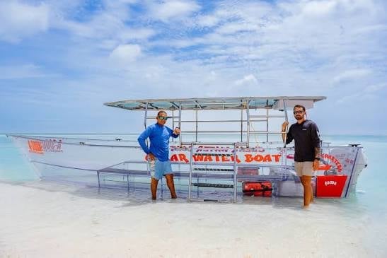 Barco Transparente disponible para alquiler con Aruba Adventure
